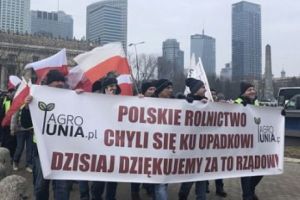 Peste 5000 de fermieri PROTESTEAZĂ în Varşovia. De ce au ieşit ÎN STRADĂ