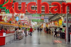 FILE DE SOMON INFESTAT LA AUCHAN