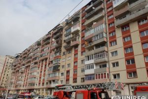 FOTO: Alertă în blocul 280 din Alba Iulia! ISU Alba a fost chemat pentru degajare de fum