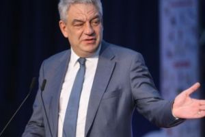 Fostul premier Mihai Tudose îl face ZDRENŢE pe Liviu Dragnea. „Un conducător iubit care ia vitamina D, poate termină bugetul”