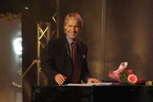 Ballade pour… Oradea: Cel mai de succes pianist al tuturor timpurilor, Richard Clayderman, va concerta la Teatrul Regina Maria