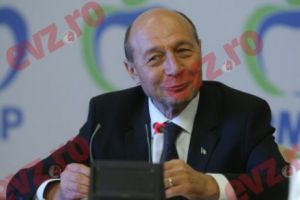 Fostul preşedinte Traian Băsescu a găsit SOLUŢIA împotriva plagiatorilor. „Trebuie raşi, tunşi şi frizaţi din funcţii administrative şi politice”