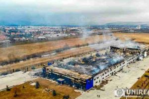 FOTO, VIDEO: Rămăşiţele fabricii SOLINA, fostă Supremia din Alba Iulia, după incendiul devastator