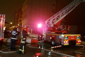 Incendiu cu repetitie la o cladire din Piata Ovidiu din municipiul Constanta. Pompierii chemati sa intervina la mai putin de 24 de ore la acelasi imobil