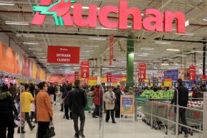 O nouă alertă alimentară. Somon infestat cu Listeria, retras din hipermarketurile Auchan