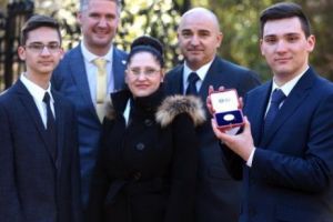 Regina Angliei către un tânăr român: „Mr. Micu, îţi doresc să fii totdeauna cel mai bun dintre cei buni, ca acum!”